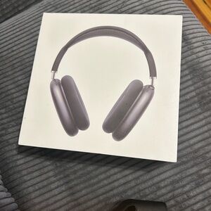 Black airpod max worn 2 times